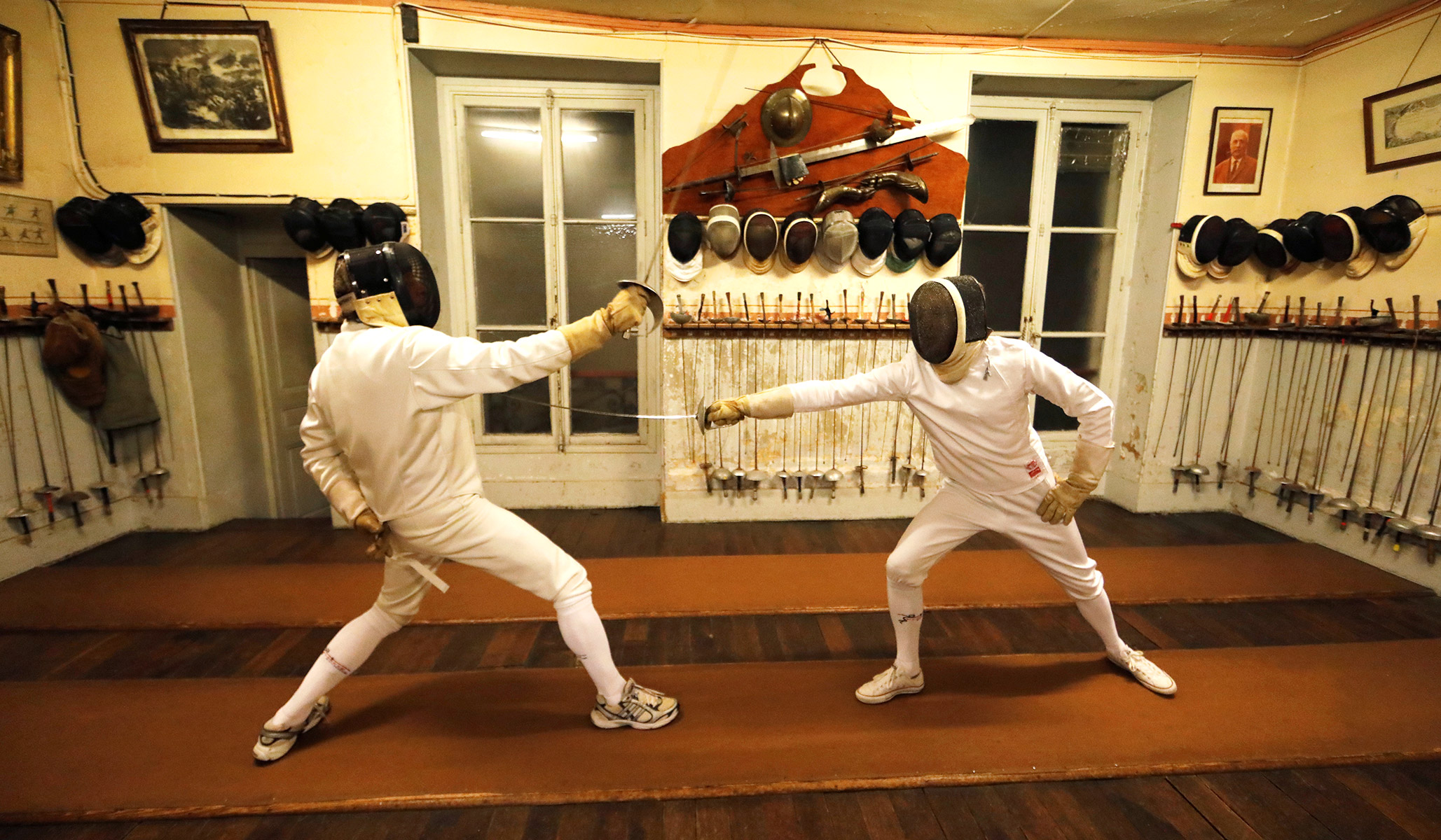 Paris Fencing Club Preserves the Art of Swordsmanship | National Review 