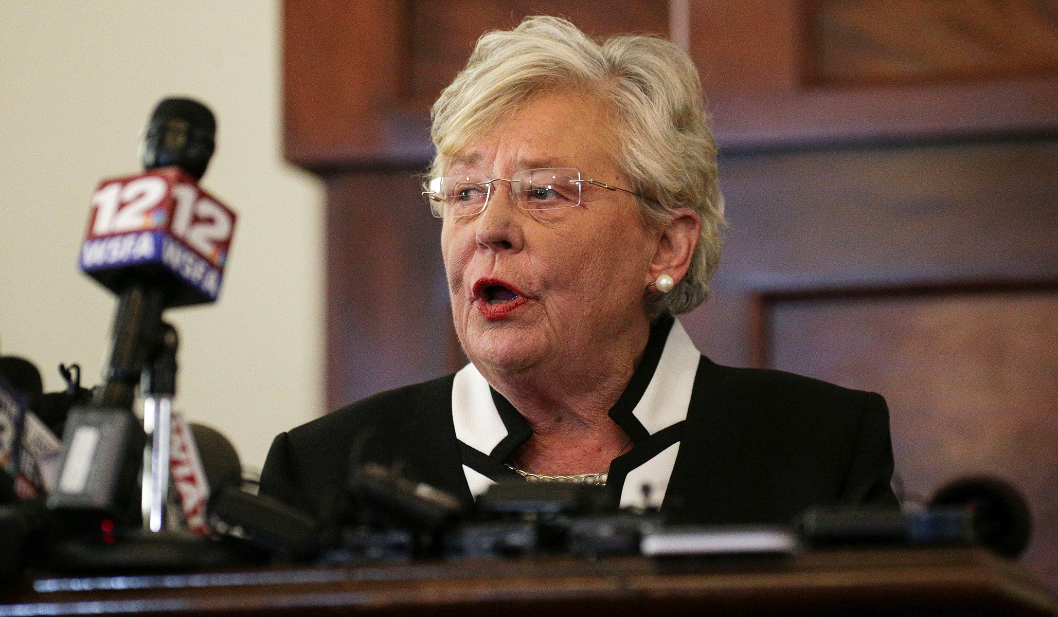 Alabama Gov Kay Ivey Issues Face Mask Mandate For Entire State Threatens 500 Fine For 