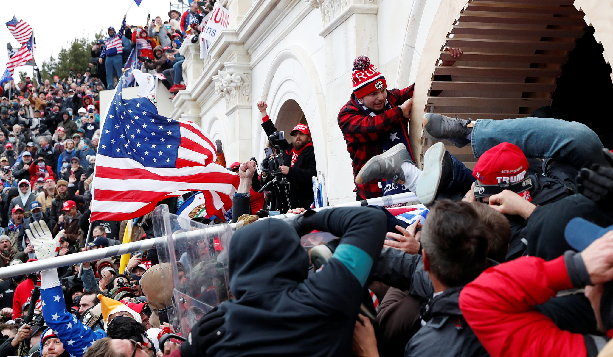 american riot crowd