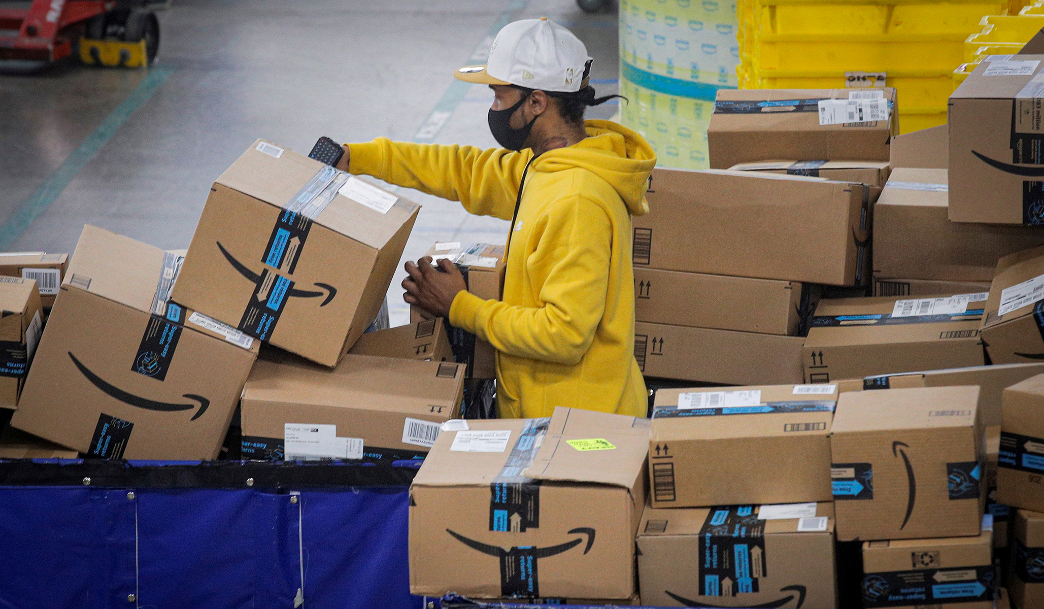 Amazon Wage Increase: The Company Raises Pay for Employees after Failed ...