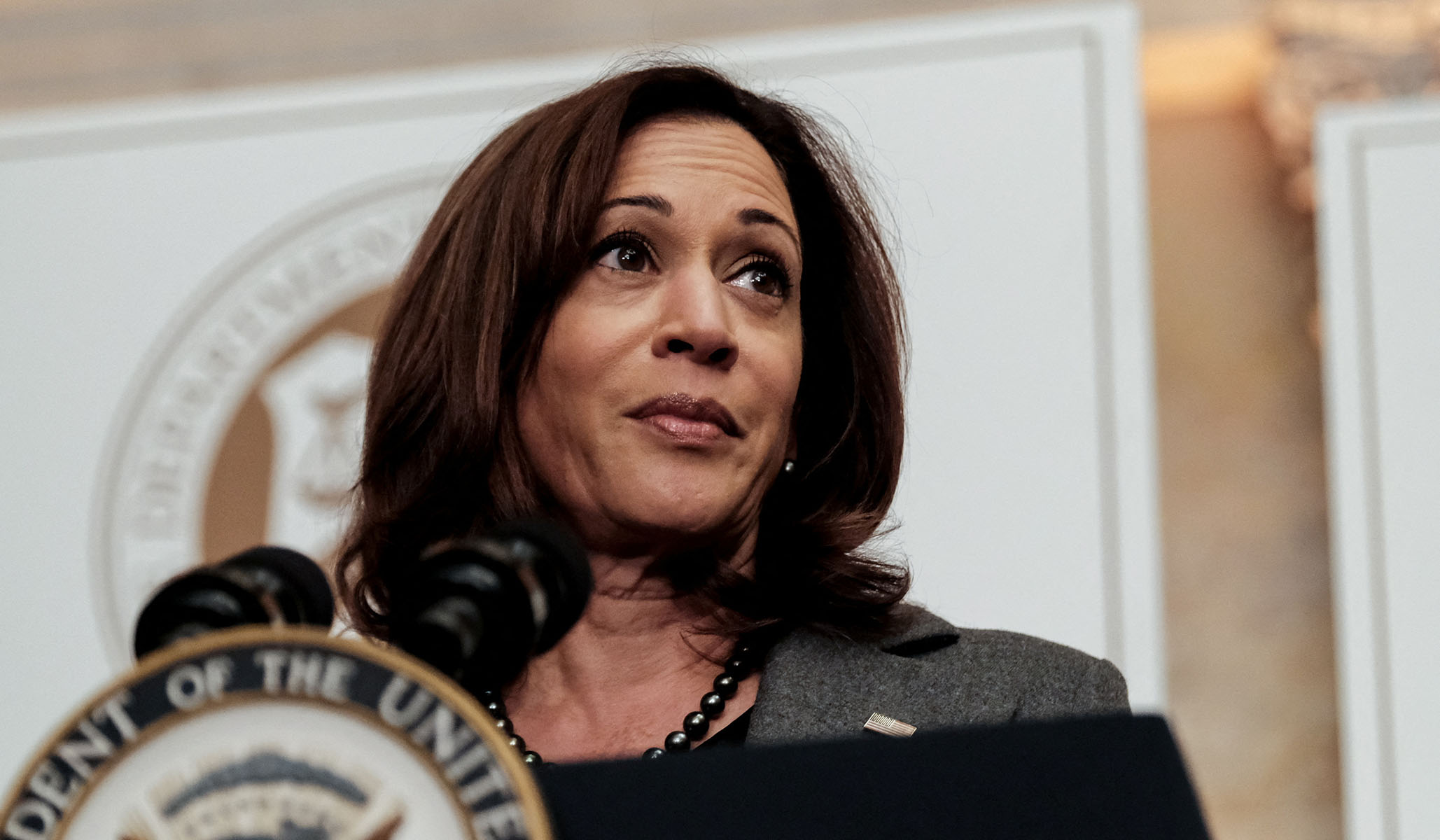 Whos ahead in the polls between harris and trump